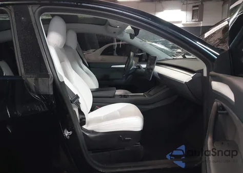 2022 Tesla Model Y Performance Dual Motor All-Wheel Drive z USA, uszkodzony, nr VIN 7SAYGDEF2NF531053